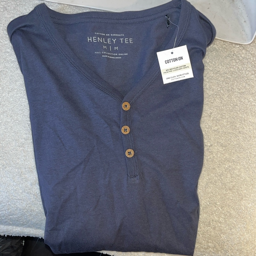 Cotton-on Navy V-Neck Shirt size medium new with tags